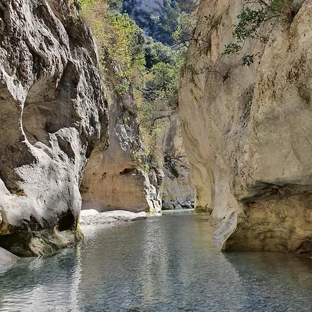 L'escapade, Mas En Pierre D'exception En Provence